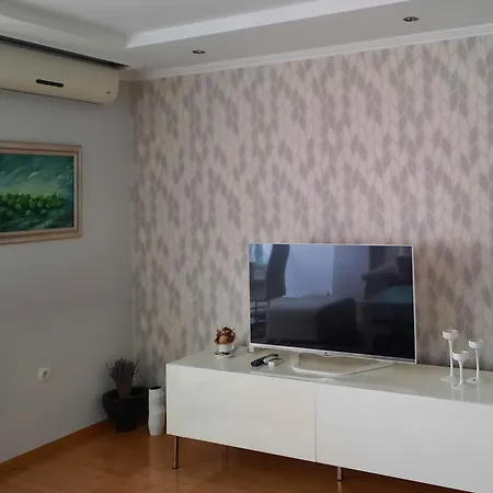 Promenade Apartment *